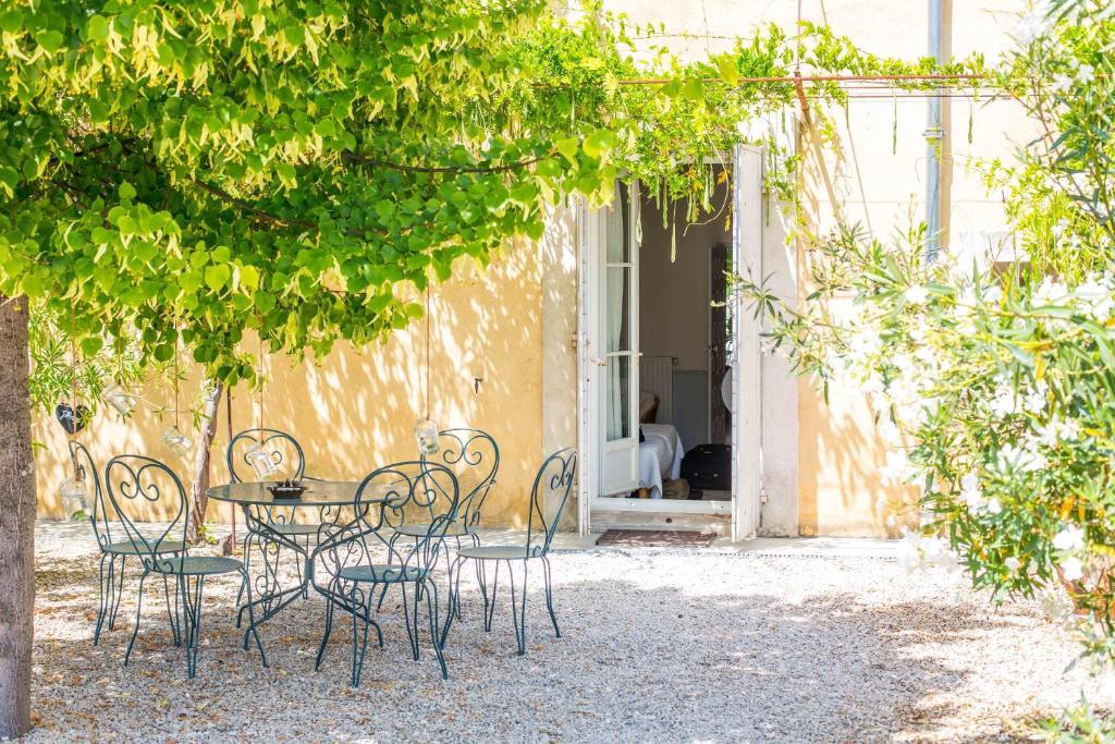 Domaine De Blanche Fleur Otel Châteauneuf-de-Gadagne Dış mekan fotoğraf